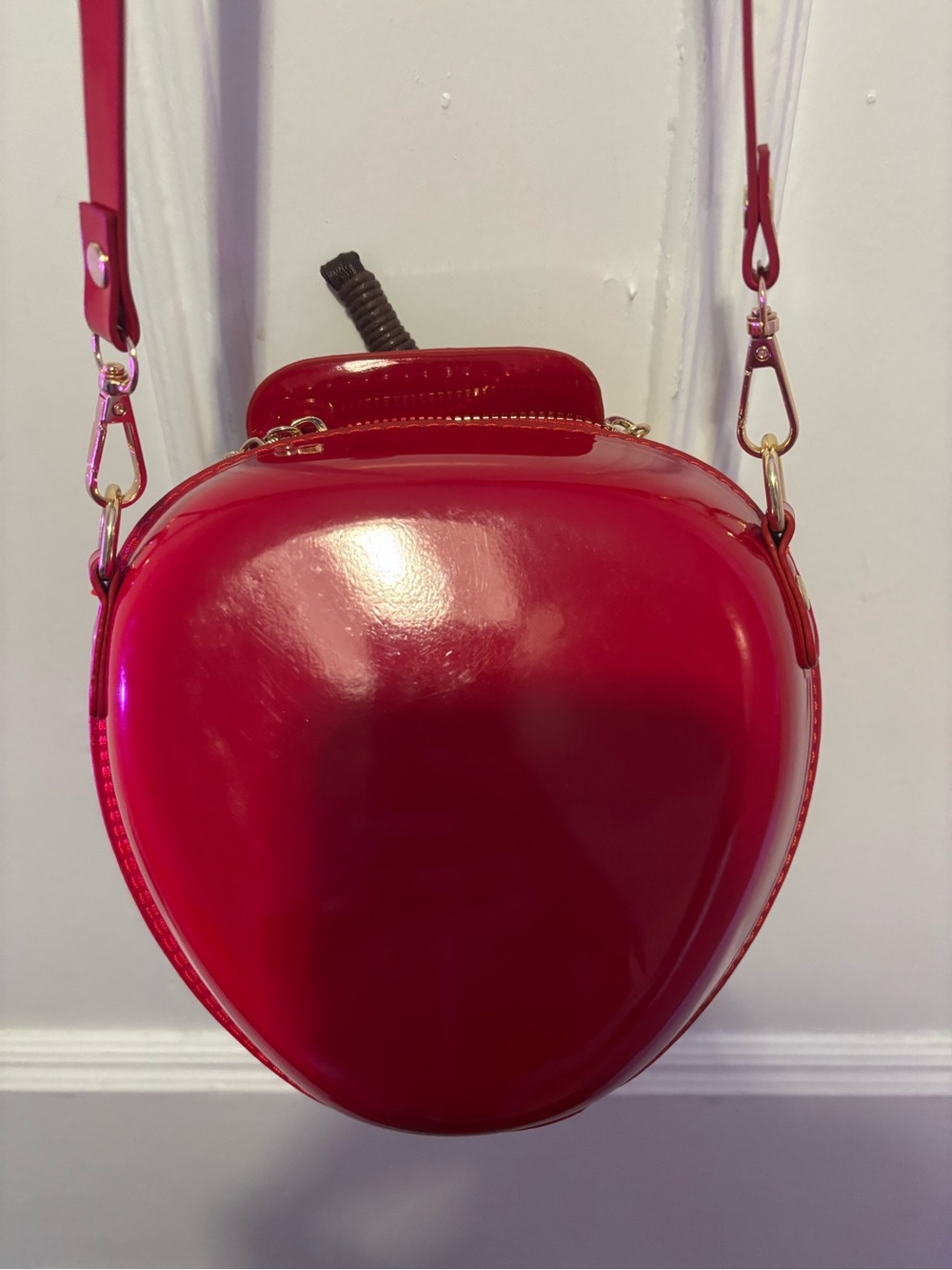 Red Apple Crossbody Bag with Green Leaf Accent NWOT - Picture 6 of 6